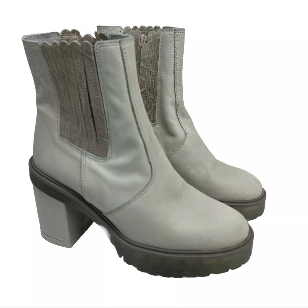 Free People Womens Chelsea Boots Size 37 US 6.5 Ivory/White Leather Chunky